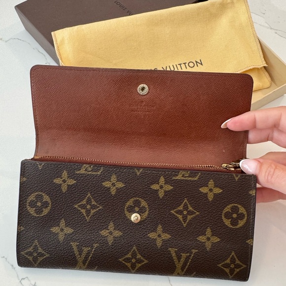 Louis Vuitton Monogram Sarah Wallet
Vintage - Picture 6 of 12